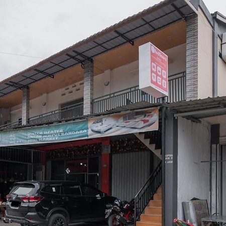 Отель Reddoorz Syariah Near Minangkabau International Aiport Паданг Экстерьер фото