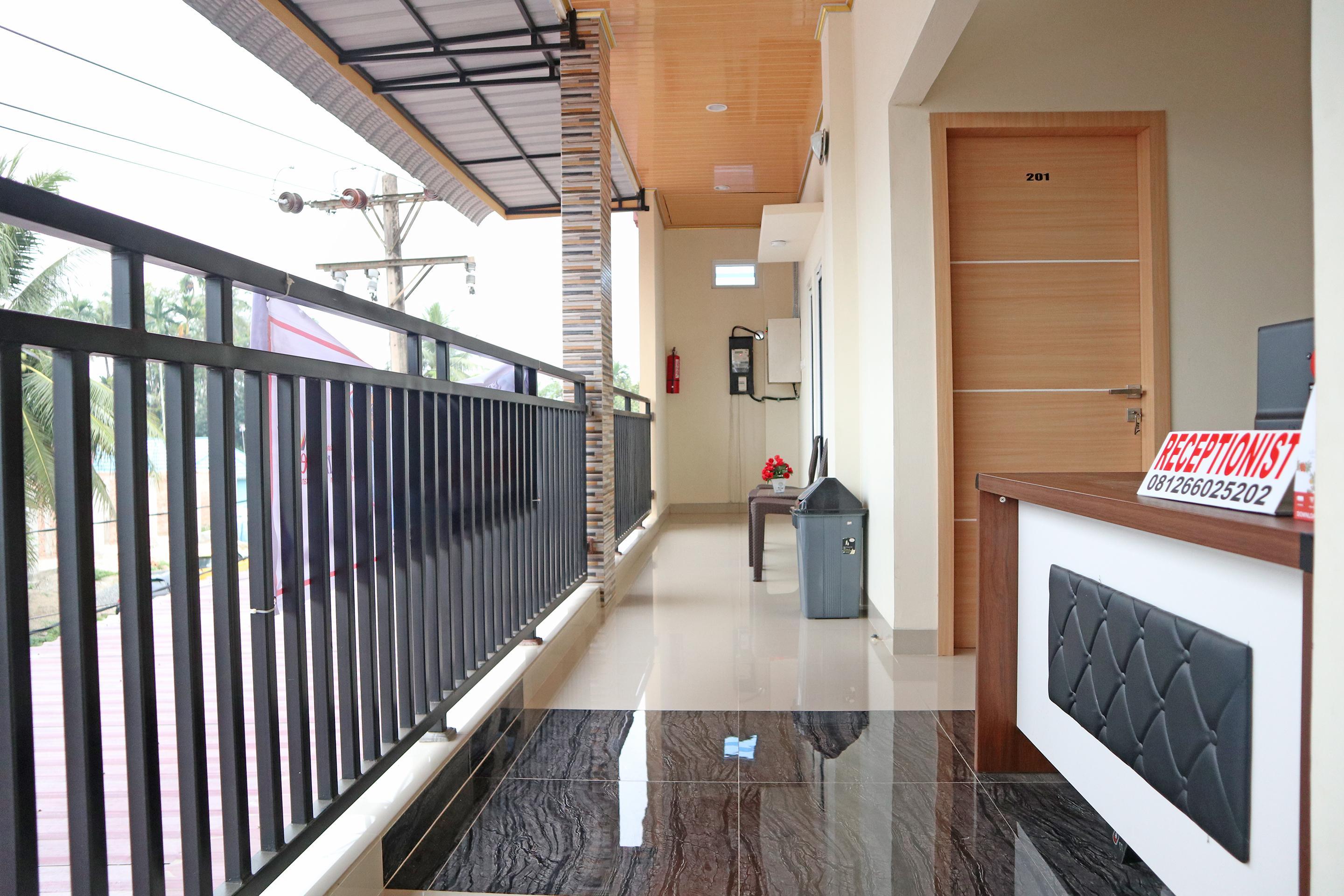 Отель Reddoorz Syariah Near Minangkabau International Aiport Паданг Экстерьер фото