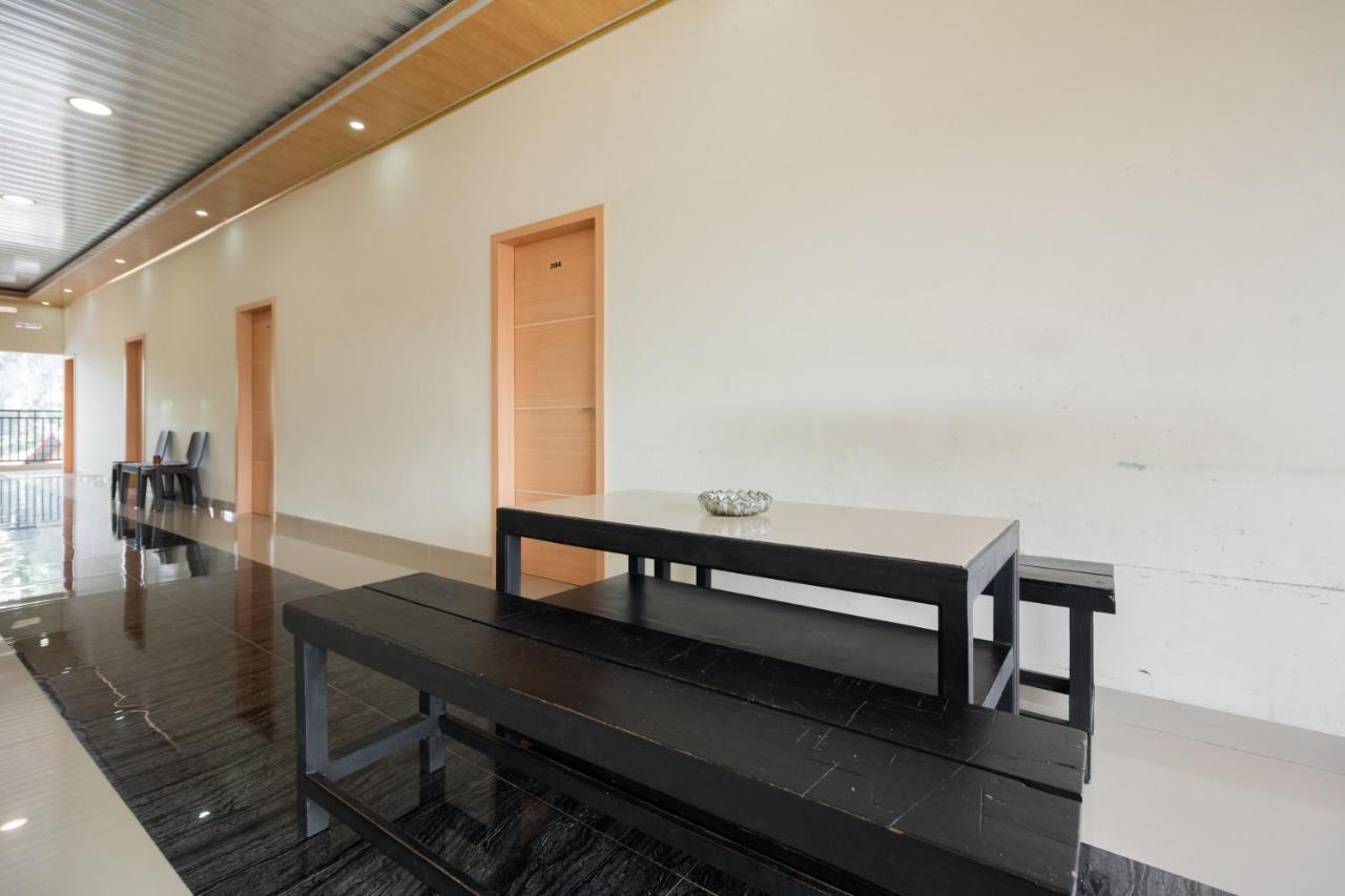 Отель Reddoorz Syariah Near Minangkabau International Aiport Паданг Экстерьер фото