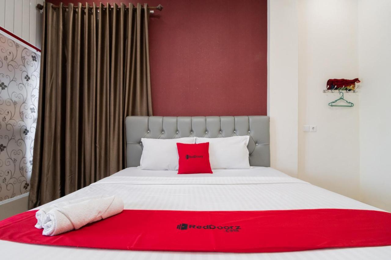 Отель Reddoorz Syariah Near Minangkabau International Aiport Паданг Экстерьер фото
